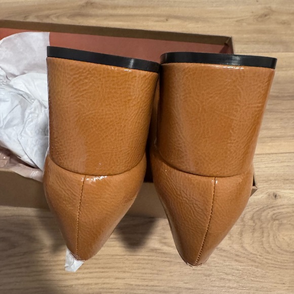 Never worn adorable Bibi Lou shoes from Anthropologie.  Size 41/10. - Picture 4 of 10